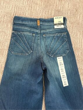 Ariat Ultra High Rise Wide Leg Jeans